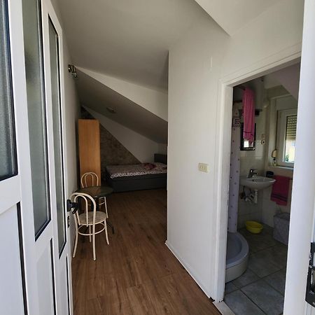 Apartmani Sole Vis Szoba fotó