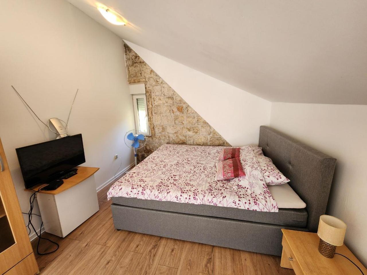 Apartmani Sole Vis Kültér fotó