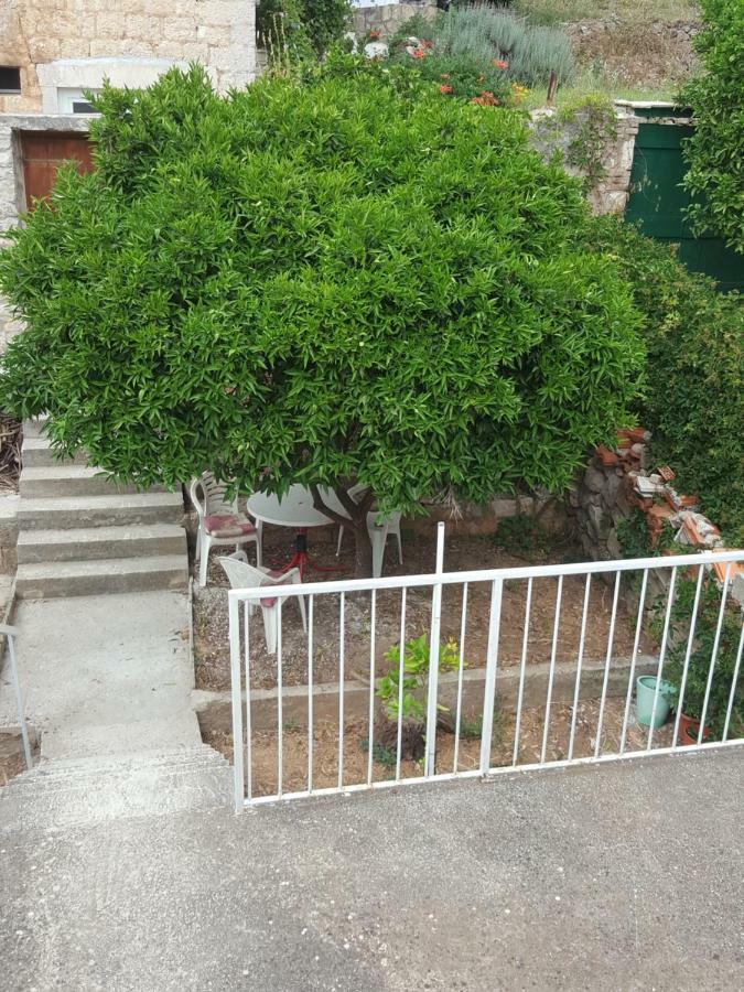 Apartmani Sole Vis Kültér fotó